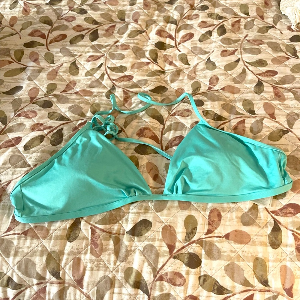 Patagonia bikini top never worn. Teal. Size xl